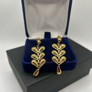 Vintage Avon Gold Gilded Leaf Drop Earrings
